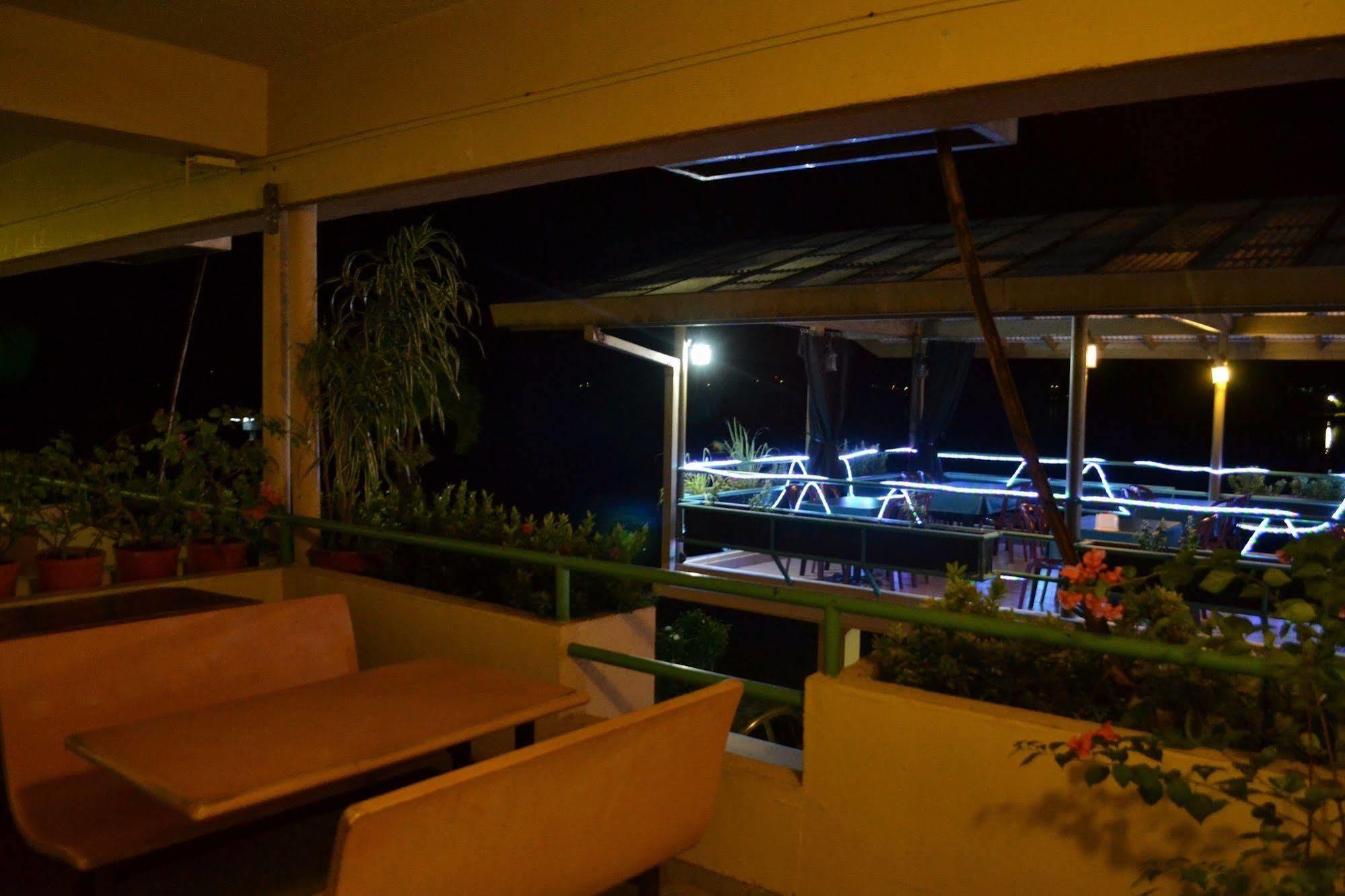 West Plaza By The Sea Hotel Koror Eksteriør billede
